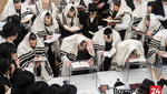 Rebbes and Rabbunim at Haturas Nedurim Erev Rosh Hashanah
